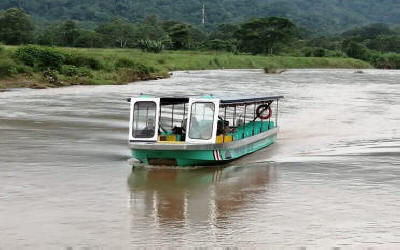 'Tarcoles River boat cruise with crocodile watching and zipline adventure in Puntarenas rainforest - Macaws Adventure Tours by Pablo C',